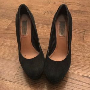 Steve Madden suede pumps